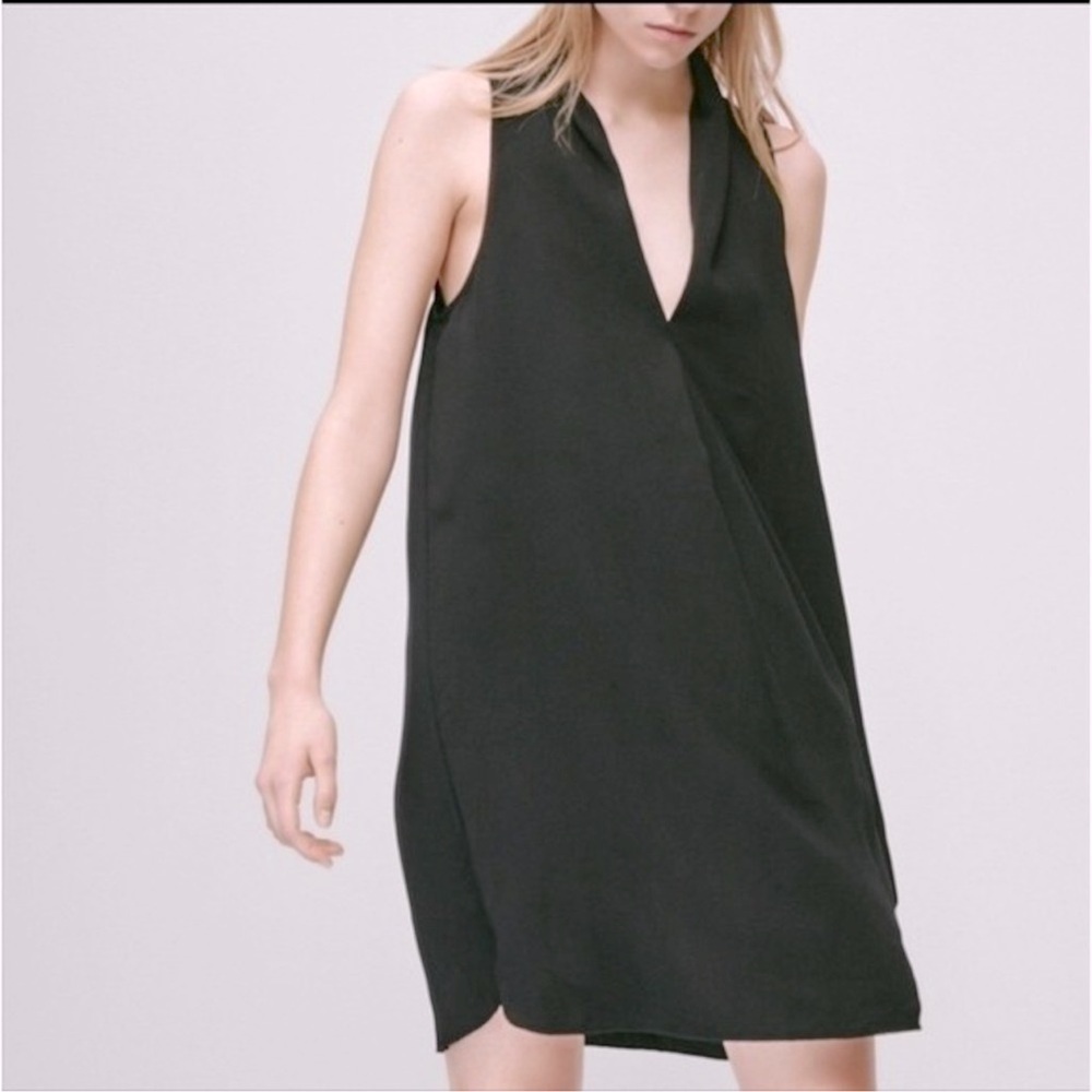 Wilfred Aritzia rare v neck shift mini dress Black relax whimsygoth women’s S